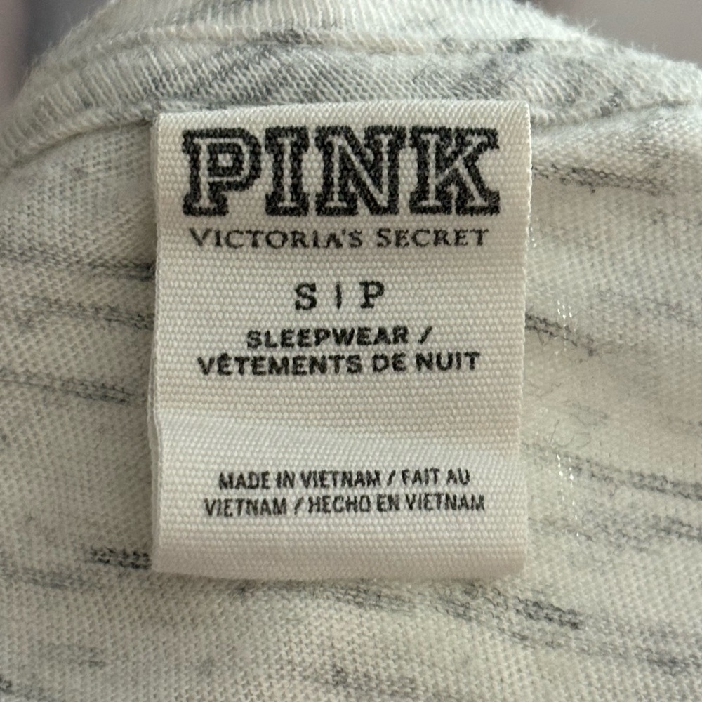 💗CLOSET CLEAR OUT💗
PINK Tshirt 🤍
Size Small - Picture 2 of 3